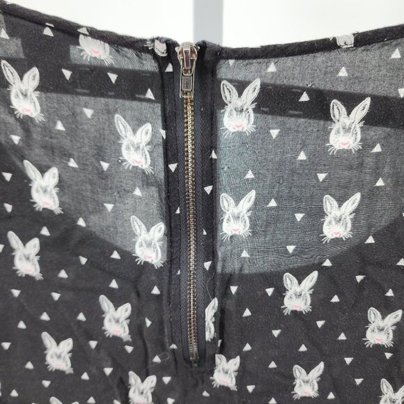 Torrid 3 Womens 3X Black Bunny Print Short Sleeve Top Size 22/24 Zip Back Top - Picture 7 of 8